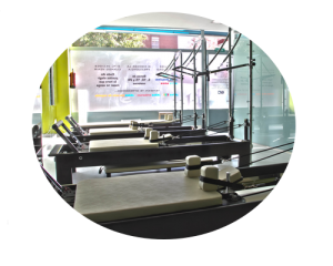 Ejercicios de pilates en maquinas